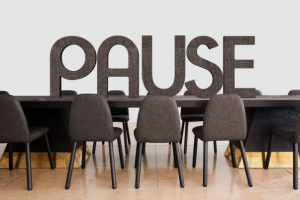 pause sign 