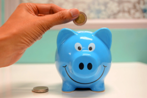 piggy bank illustrating ways to manage money 