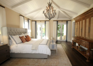 tall ceiling in bedroom 